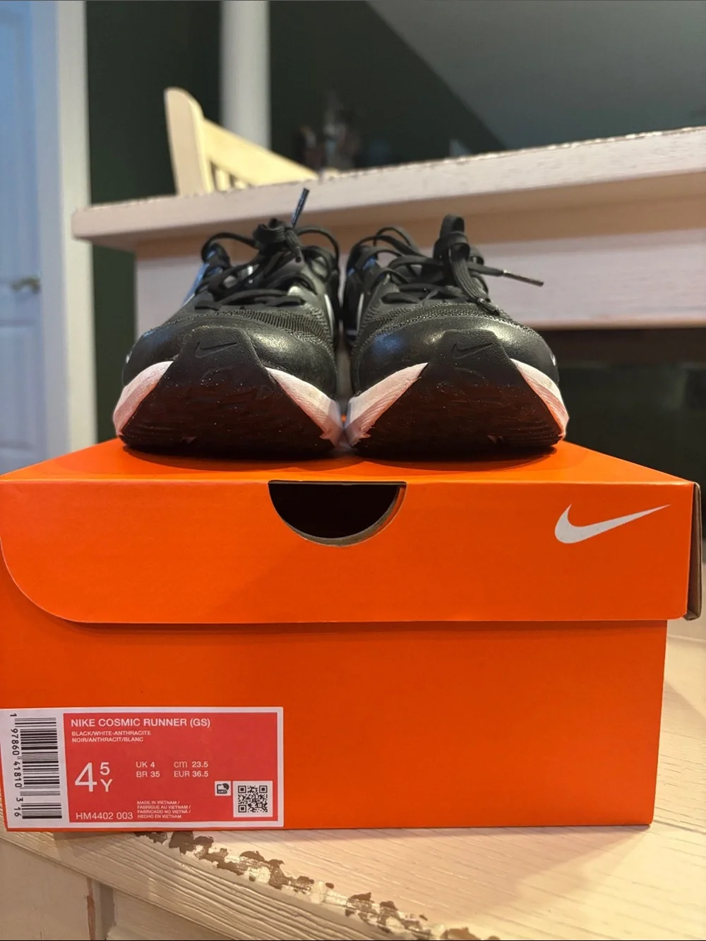 EUC Nike Cosmic Runner Sneakers (GS) Size 4.5 Y - Picture 4 of 11
